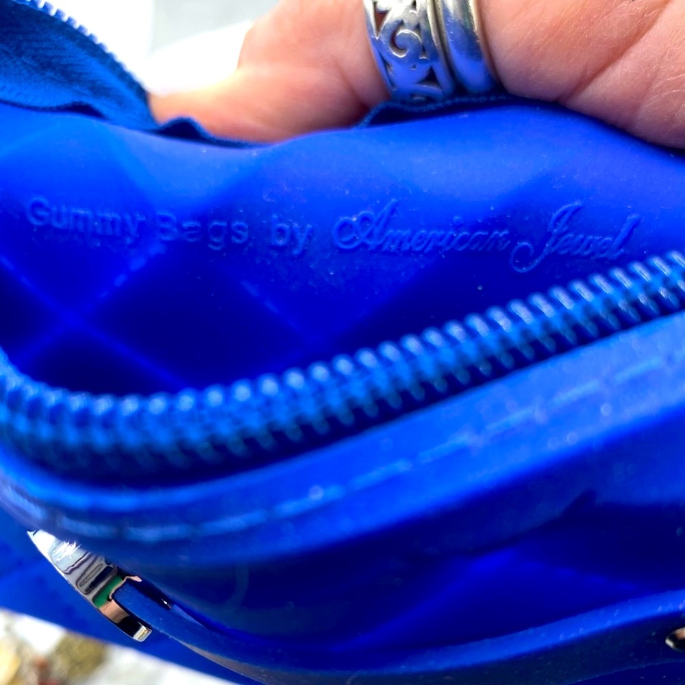 American Jewel Small Silicone Blue Quilted Gummy Wristlet/ Crossbody Bag - Picture 4 of 9
